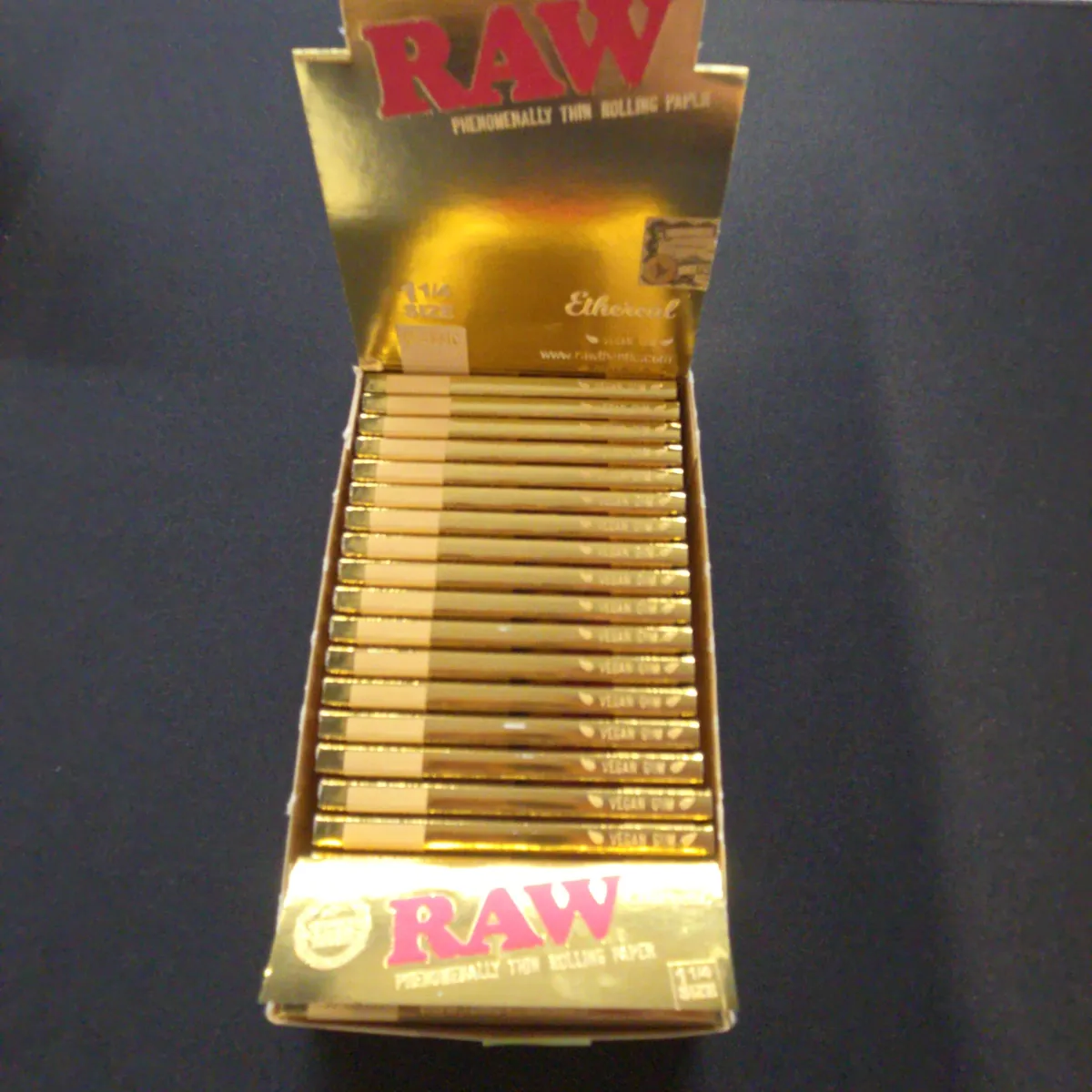 RAW Ethereal 1 1/4 Size Classic Rolling Papers