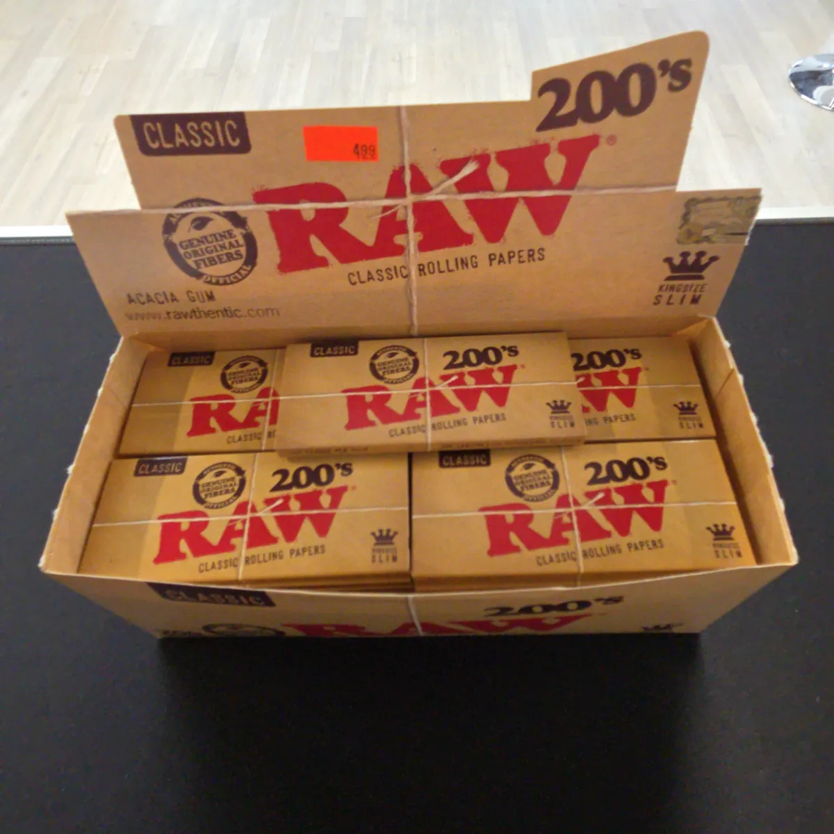 RAW Classic 1 1/4 Size Rolling Papers 200 Count