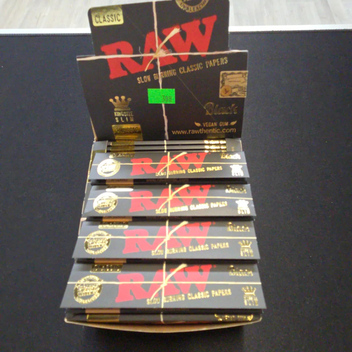 RAW Black Kingsize Slim Classic Rolling Paper
