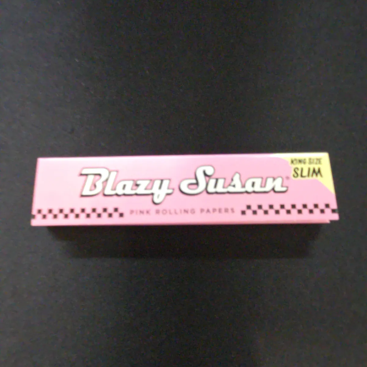 Blazy Susan King Slim Pink Rolling Paper