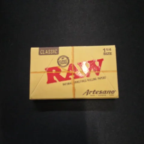 RAW Kingsize Organic Hemp Slim Rolling Papers With Tips